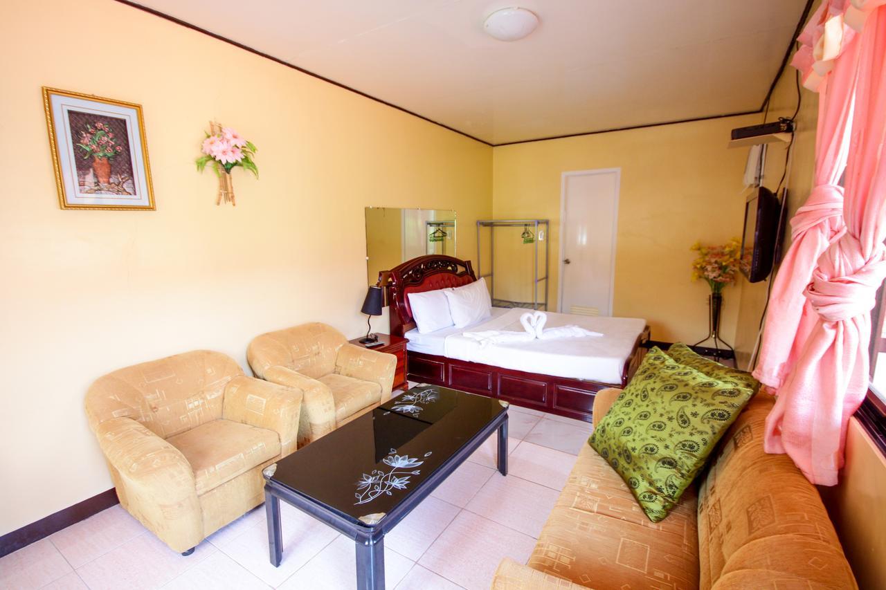Bella Beach Resort Batangas Lian Exterior foto